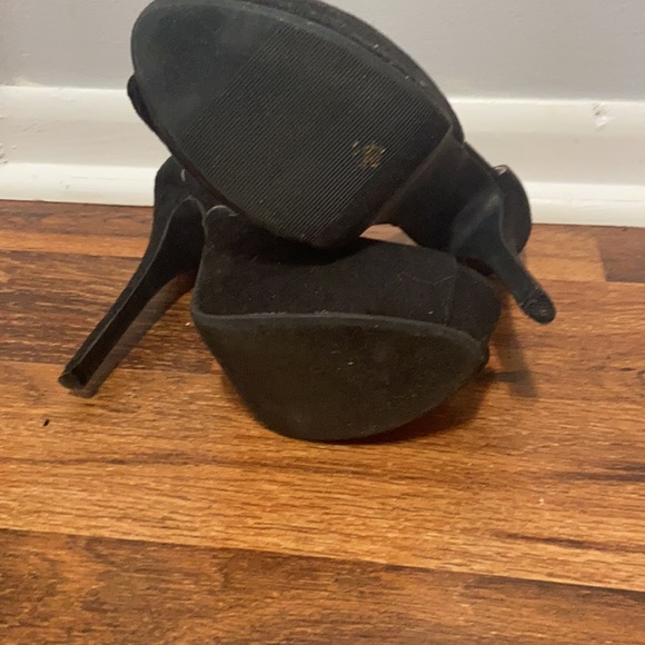 Black heel - Picture 3 of 3